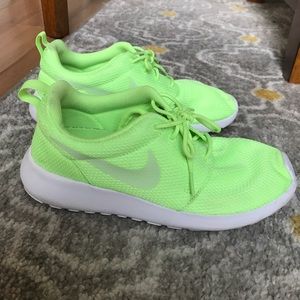 SALE!! Nike roshe run